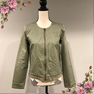 Olive color military style zip up quilted jacket
